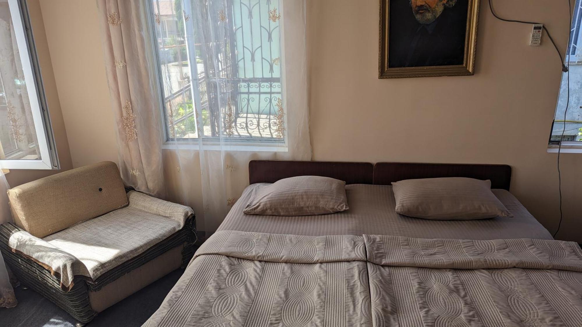 Mano's Guest House Kobuleti Extérieur photo