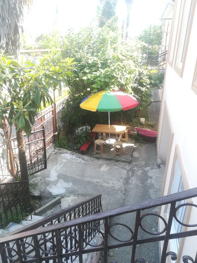 Mano's Guest House Kobuleti Extérieur photo